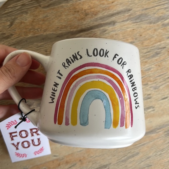 When it Rains Look For Rainbows Mug - Picture 8 of 10